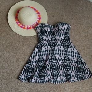 NWOT Abstract Strapless Dress